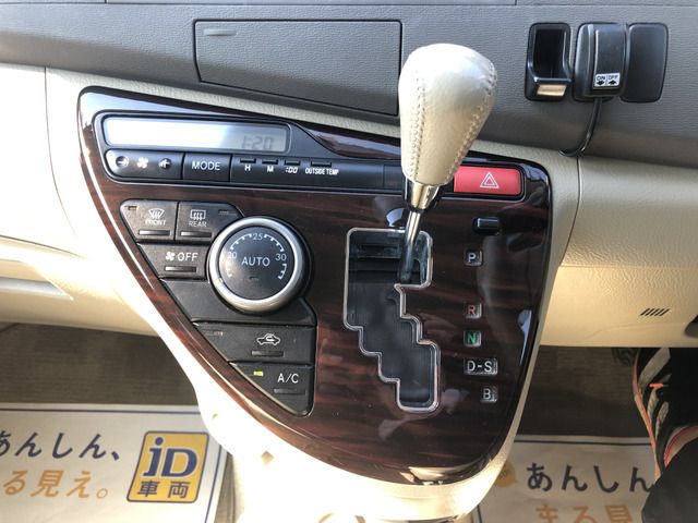 Toyota ISIS 2013-07 20891-10