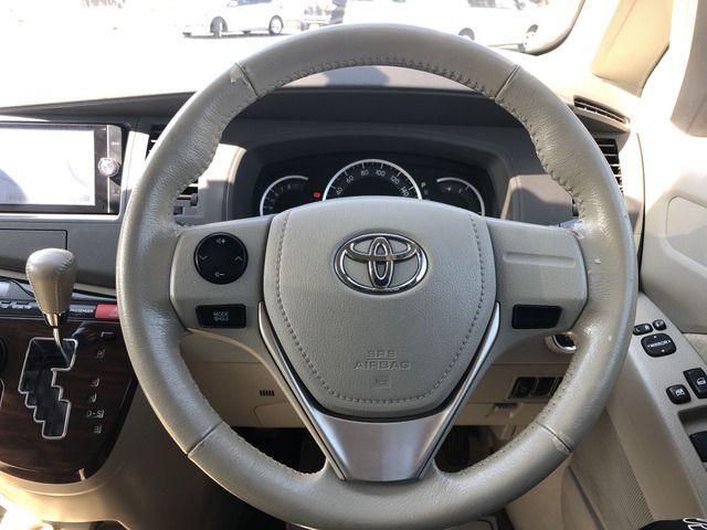 Toyota ISIS 2013-07 20891-8