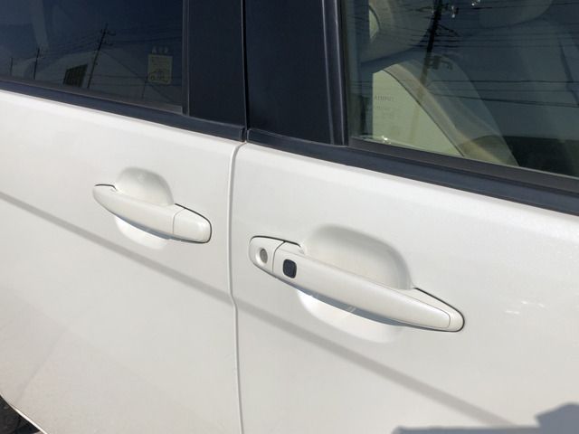 Toyota ISIS 2013-07 20891-17