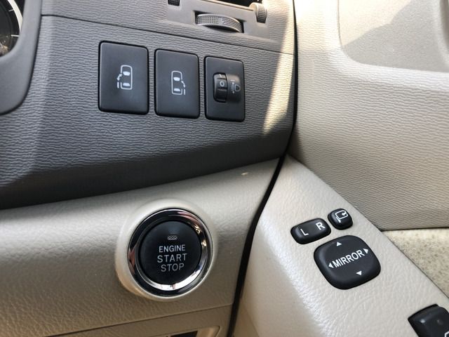 Toyota ISIS 2013-07 20891-5