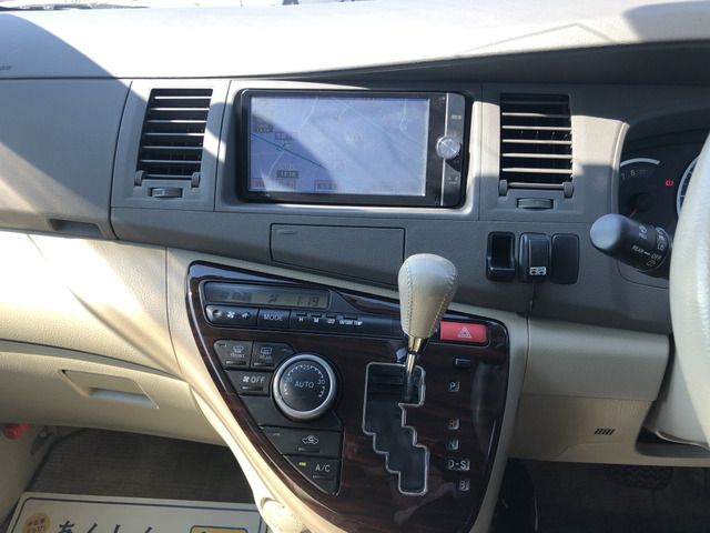 Toyota ISIS 2013-07 20891-2