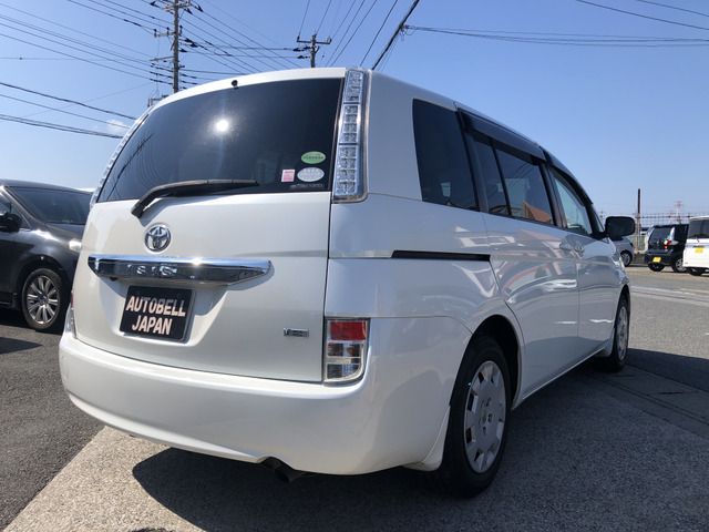 Toyota ISIS 2013-07 20891-1