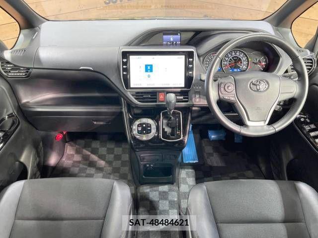 Toyota NOAH 2018-11 321557-1