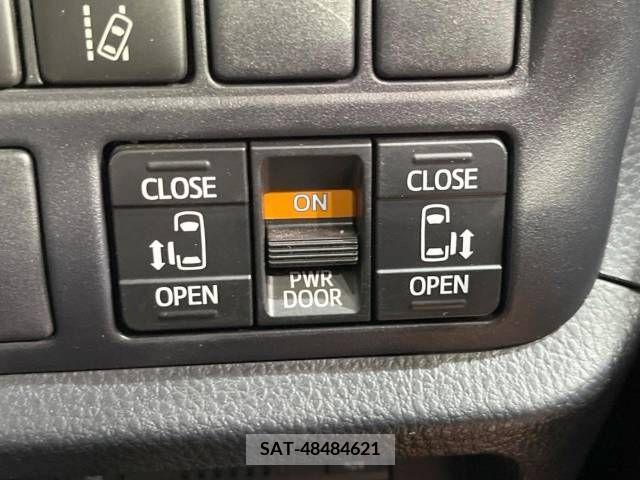 Toyota NOAH 2018-11 321557-5