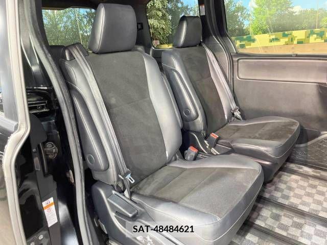 Toyota NOAH 2018-11 321557-9
