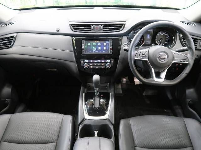 Nissan X-TRAIL 2017-08 17129-1
