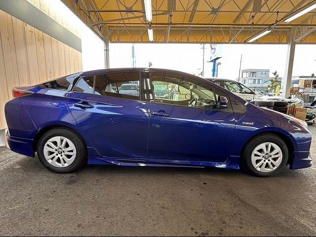 Toyota PRIUS 2016-03 196082-14