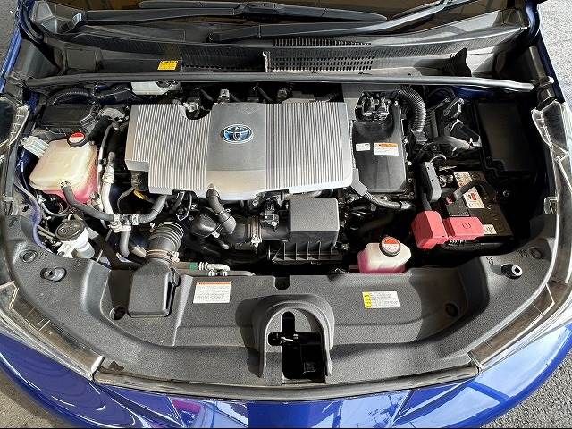 Toyota PRIUS 2016-03 196082-11
