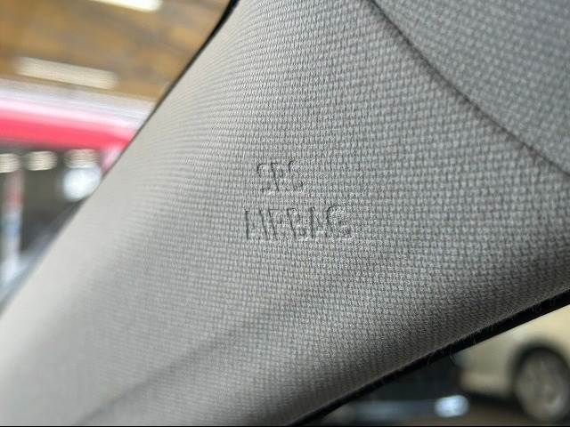 Toyota PRIUS 2016-03 196082-10