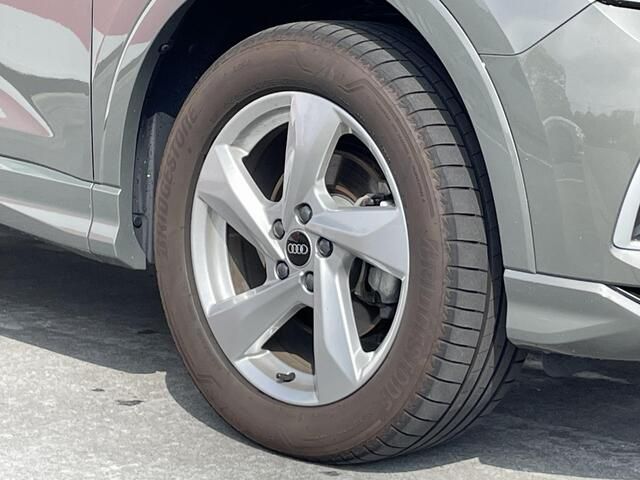 Audi Q3 2021-02 22891-5