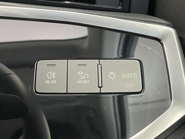 Audi Q3 2021-02 22891-18