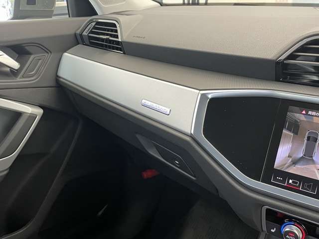 Audi Q3 2021-02 22891-11