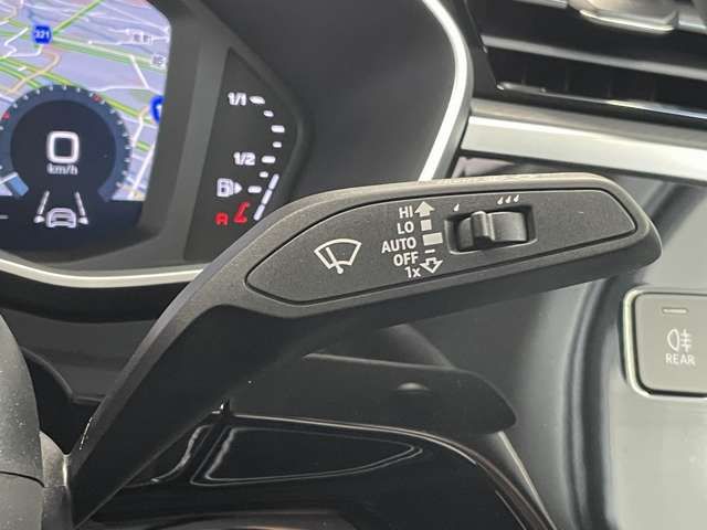 Audi Q3 2021-02 22891-17