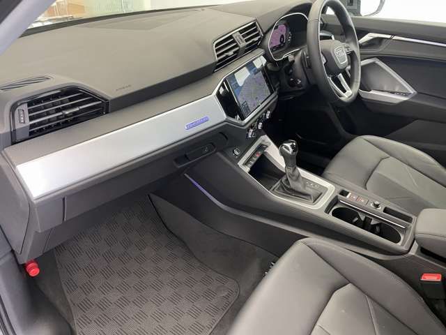 Audi Q3 2021-02 22891-9