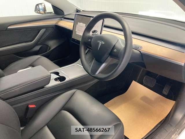 Tesla MODEL 3 2021-12 332642-1