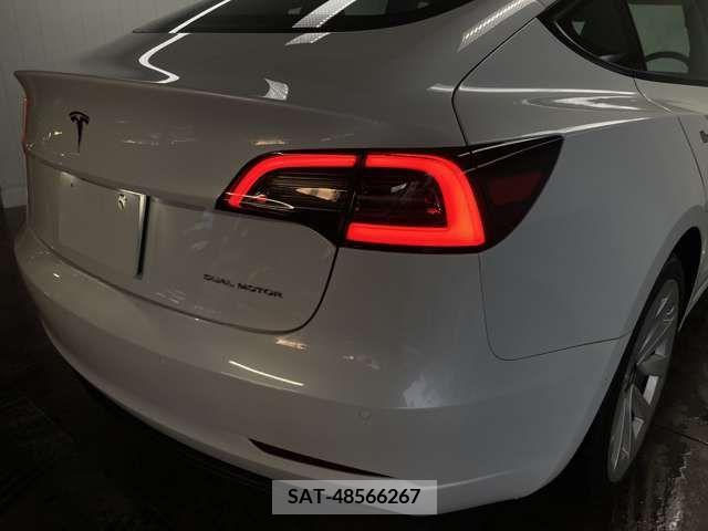 Tesla MODEL 3 2021-12 332642-17