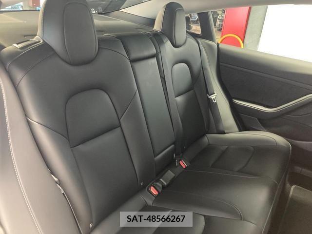 Tesla MODEL 3 2021-12 332642-4