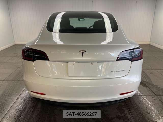 Tesla MODEL 3 2021-12 332642-14
