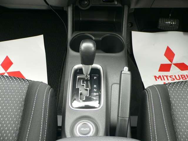 Mitsubishi OUTLANDER 2015-10 11540-16