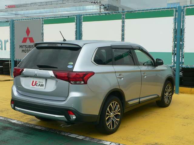 Mitsubishi OUTLANDER 2015-10 11540-6