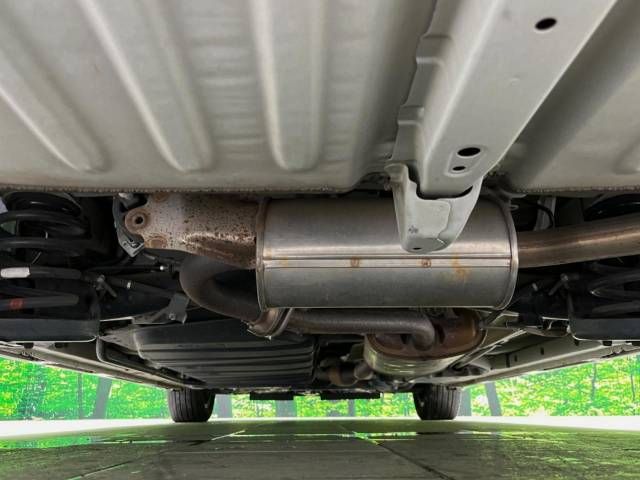 Toyota VOXY 2017-07 15589-19