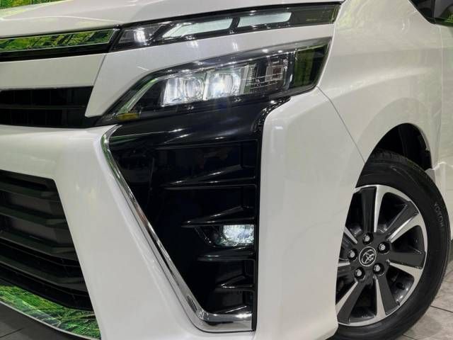 Toyota VOXY 2017-07 15589-12