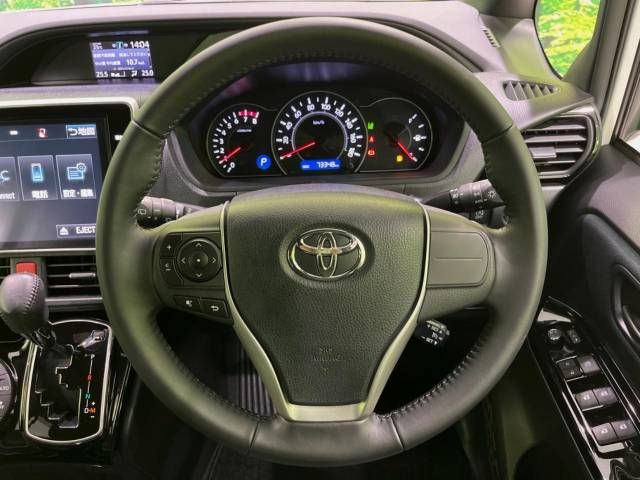 Toyota VOXY 2017-07 15589-7