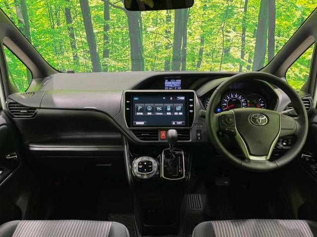 Toyota VOXY 2017-07 15589-1