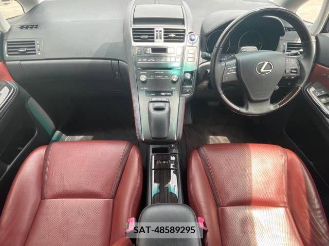 Lexus HS 2013-06 275729-1