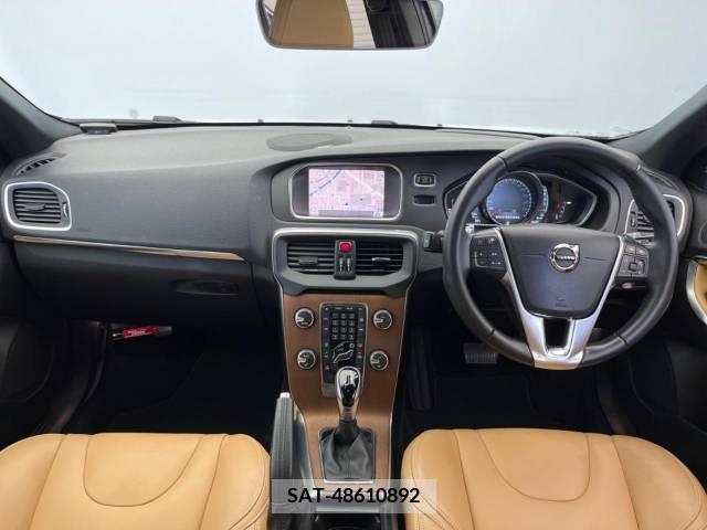 Volvo V40 2018-06 381456-1