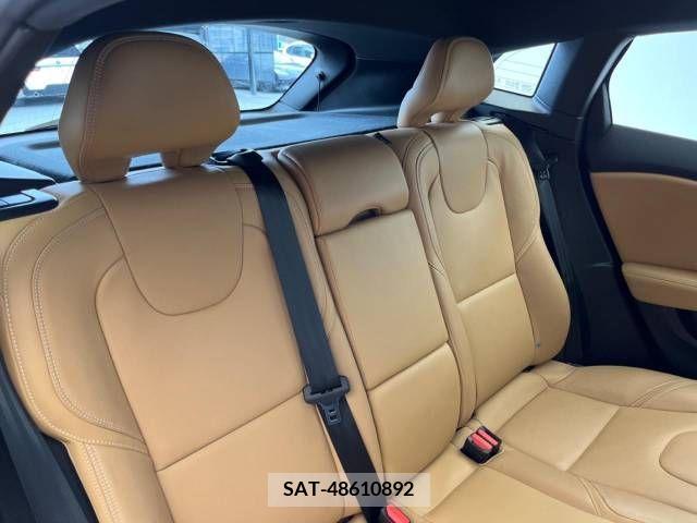 Volvo V40 2018-06 381456-12
