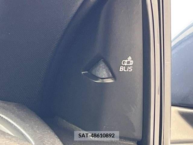 Volvo V40 2018-06 381456-6