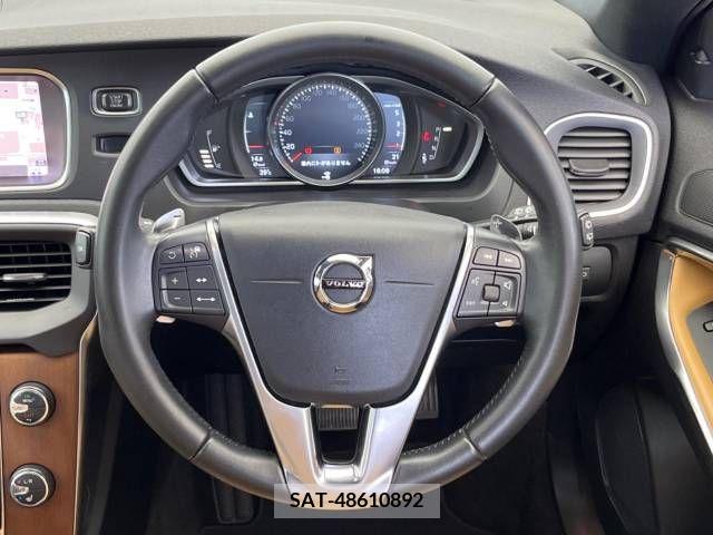 Volvo V40 2018-06 381456-10