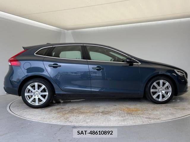 Volvo V40 2018-06 381456-18