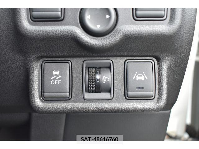 Nissan NOTE 2017-05 305384-9