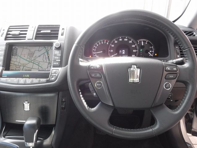 Toyota CROWN SEDAN 2008-10 187969-1
