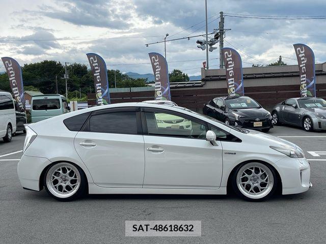 Toyota PRIUS 2012-02 338981-3