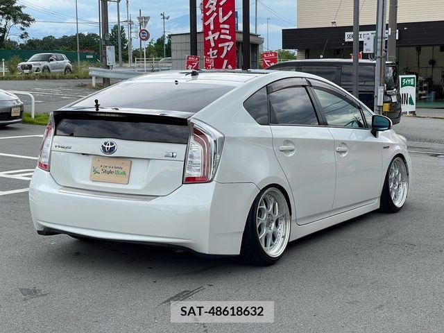 Toyota PRIUS 2012-02 338981-5