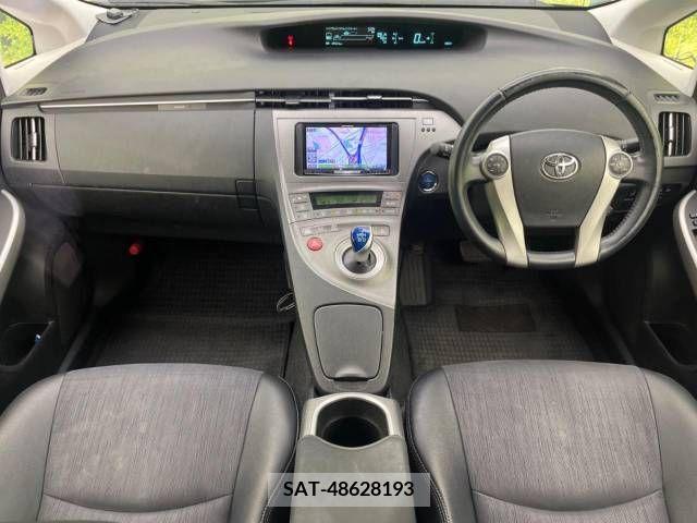 Toyota PRIUS 2013-11 366601-1