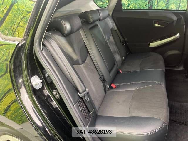 Toyota PRIUS 2013-11 366601-9