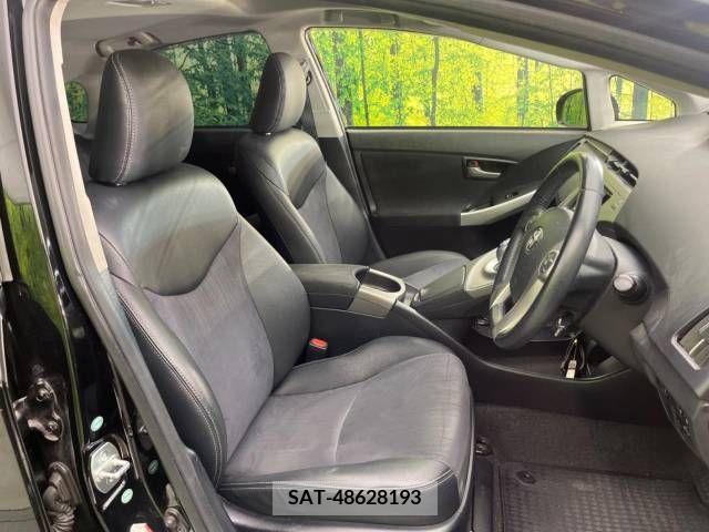 Toyota PRIUS 2013-11 366601-8