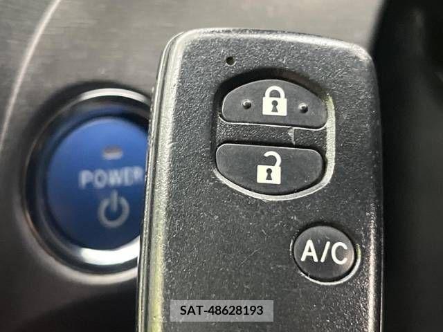 Toyota PRIUS 2013-11 366601-7