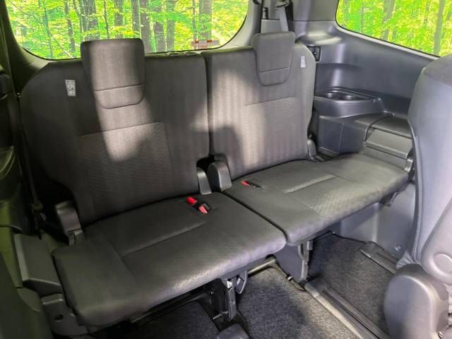 Toyota VOXY 2023-03 193000-10