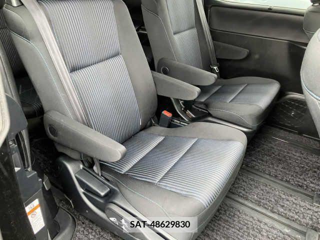 Toyota VOXY 2017-03 246686-6