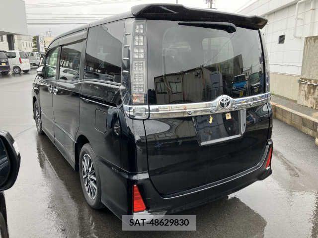 Toyota VOXY 2017-03 246686-2