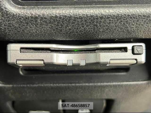 Nissan JUKE 2010-06 214051-6