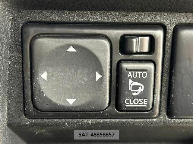 Nissan JUKE 2010-06 214051-7
