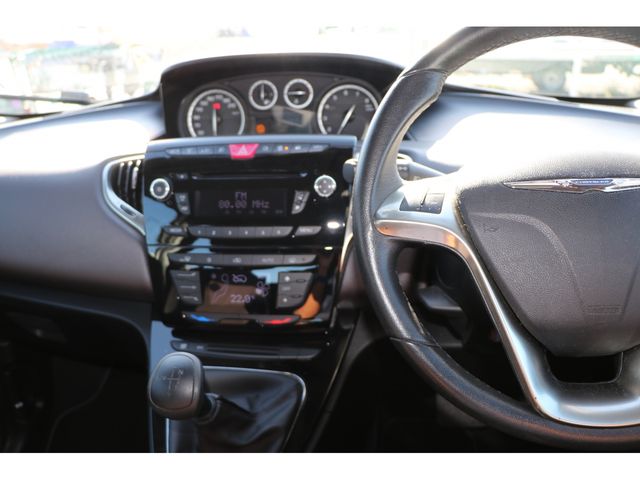 Chrysler YPSILON 2013-06 13462-3