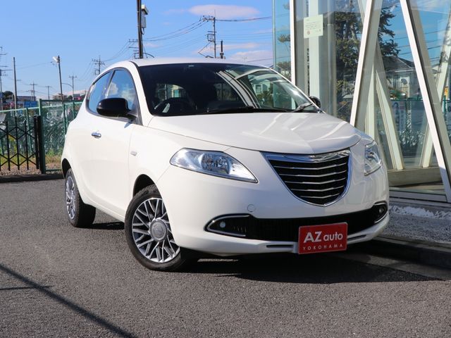 Chrysler YPSILON 2013-06 13462-18