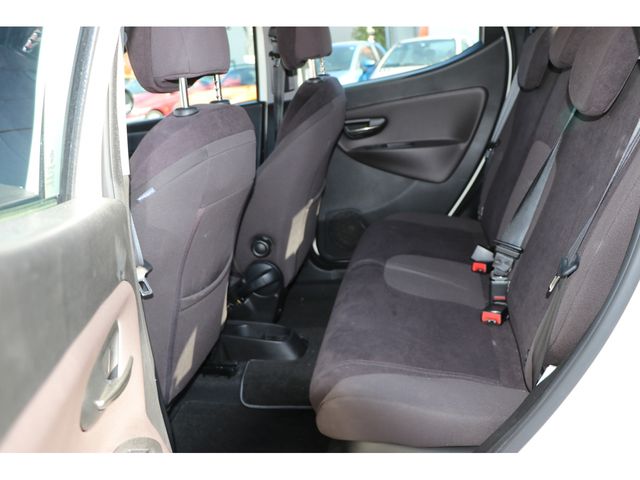 Chrysler YPSILON 2013-06 13462-7